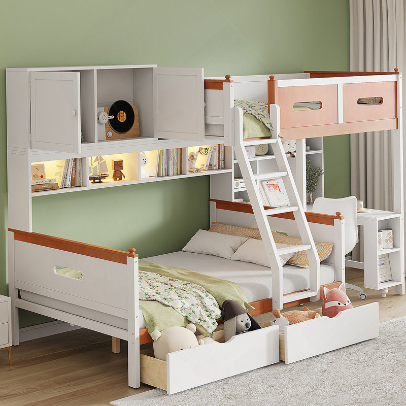 Lit superposé simple au-dessus d'un lit double en bois avec bureau, tiroirs, tablettes et armoire, lumière DEL