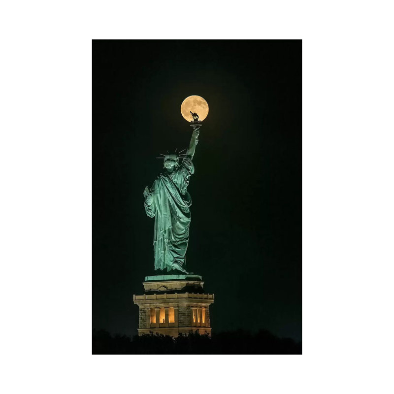 Statue Of Liberty by Hua Zhu - Wrapped Canvas Print, 66.04 cm H x 45.72 cm W x 3.175 cm D