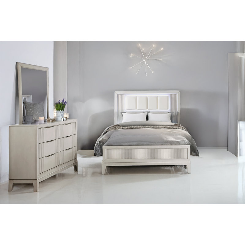 Marcel Antique White Upholstered LED Panel Bedroom Set, Très grand