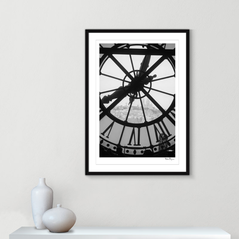 «Museum Dorset - Paris Print» par Mike Ragan, H 35,5 po x l 25,5 po x P 1,25 po, Papier avec cadre simple noir, Blanc / Blanc