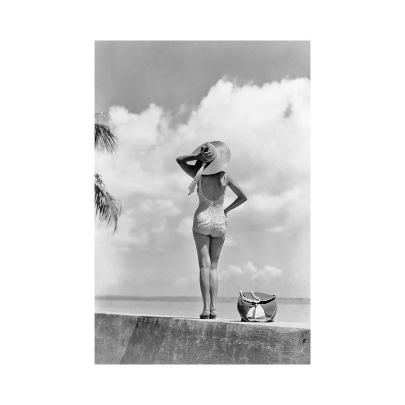1930S 1940S Anonyme, femme sur une plage tropicale - photographie sur toile tendue, H 18 po x l 12 po x 1,5 po