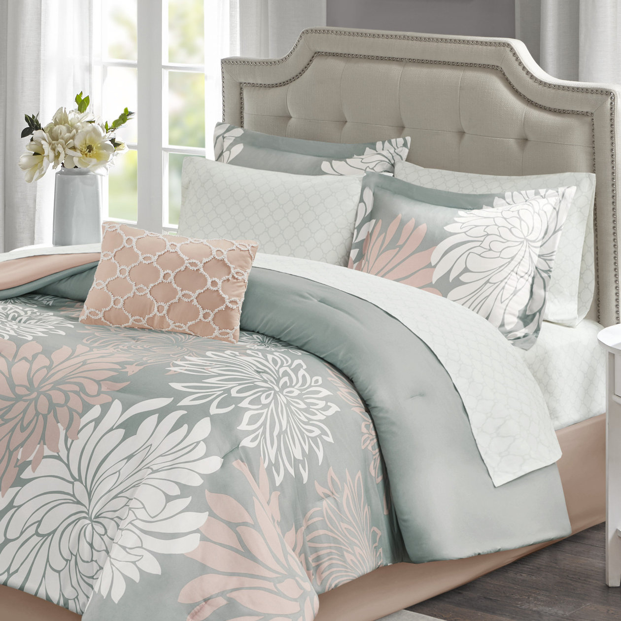 Madison Park Essentials Maible Floral Comforter Set with Cotton Bed