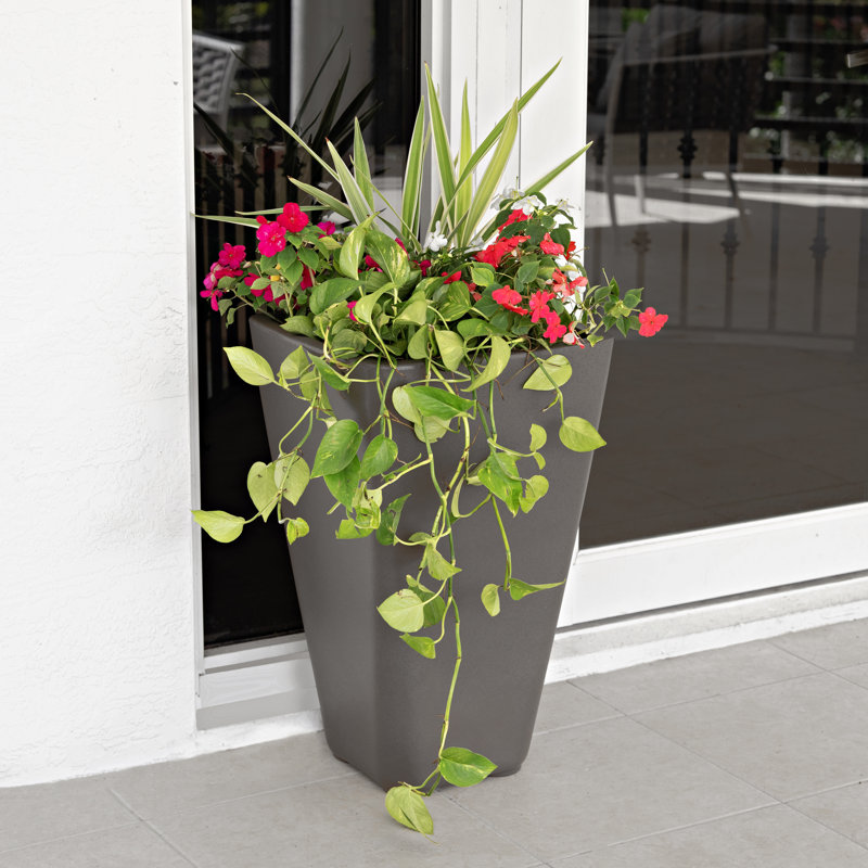 Grand pot de fleurs carré en plastique Step2 Bridgeview, Cèdre foncé, 2