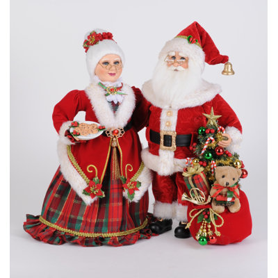2 Piece Santa and Mrs. Bearing Gift Set