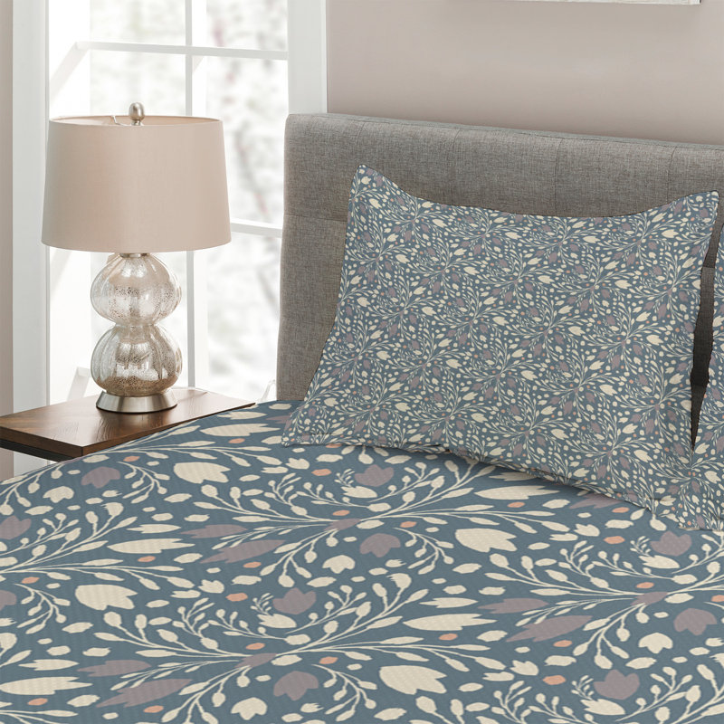 Farmhouse / Country Floral Coverlet