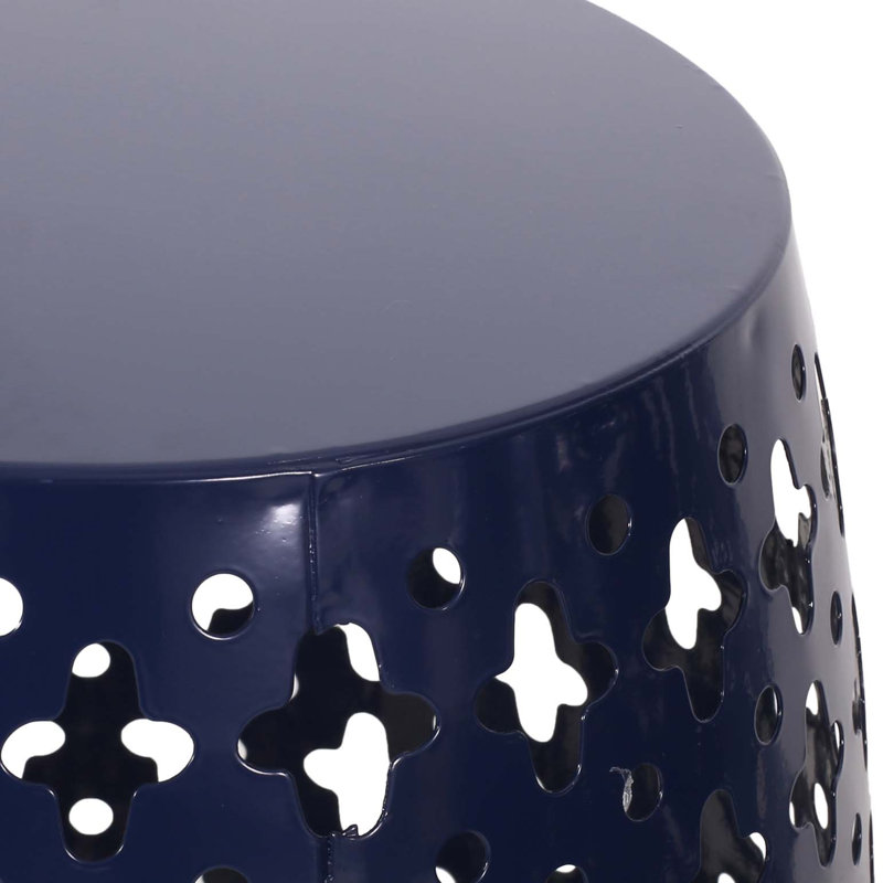 Table de bout en métal avec des lignes épurées et précises, Marine