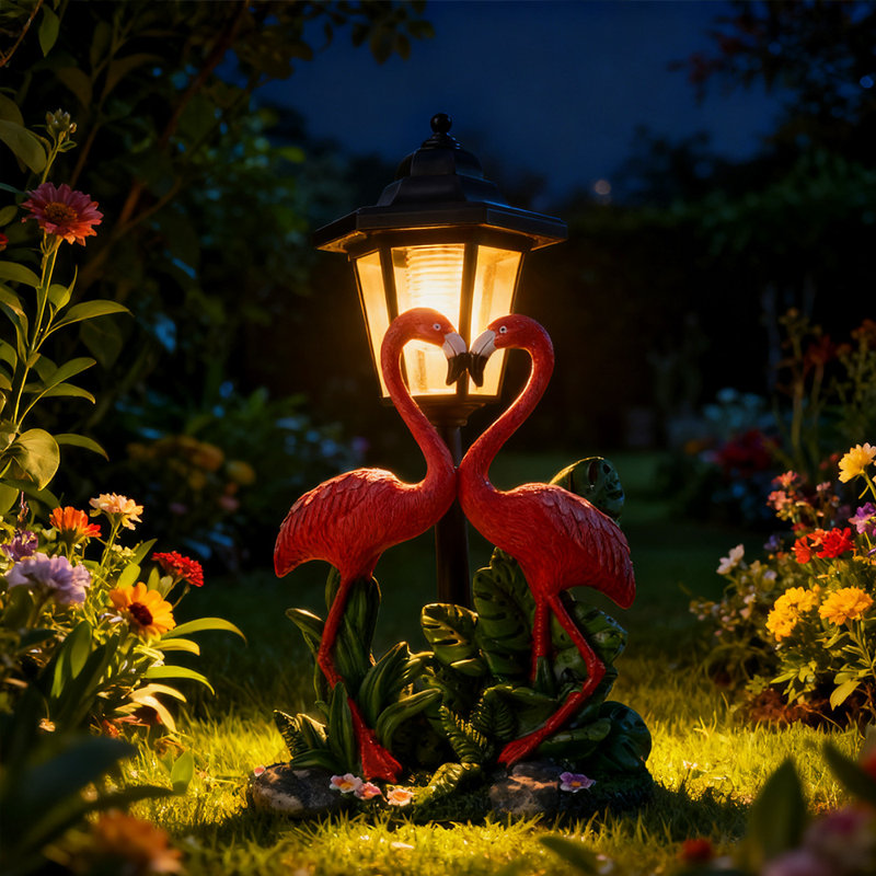 Statue solaire de jardin flamant avec lanterne, lumière solaire décorative extérieure en résine de 13,1 po, éclairage de paysage à DEL automatique et imperméable pour allée et patio, cadeau de pendaison de crémaillère