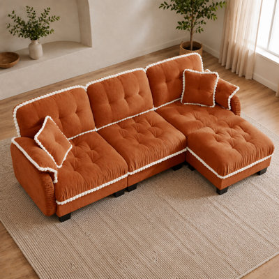 Canapé en L en chenille 3 places Casselman avec repose-pieds mobile, capitonnage matelassé, garniture pompon et 4 coussins