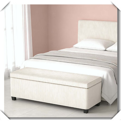 Banc de rangement spacieux avec repose-pieds