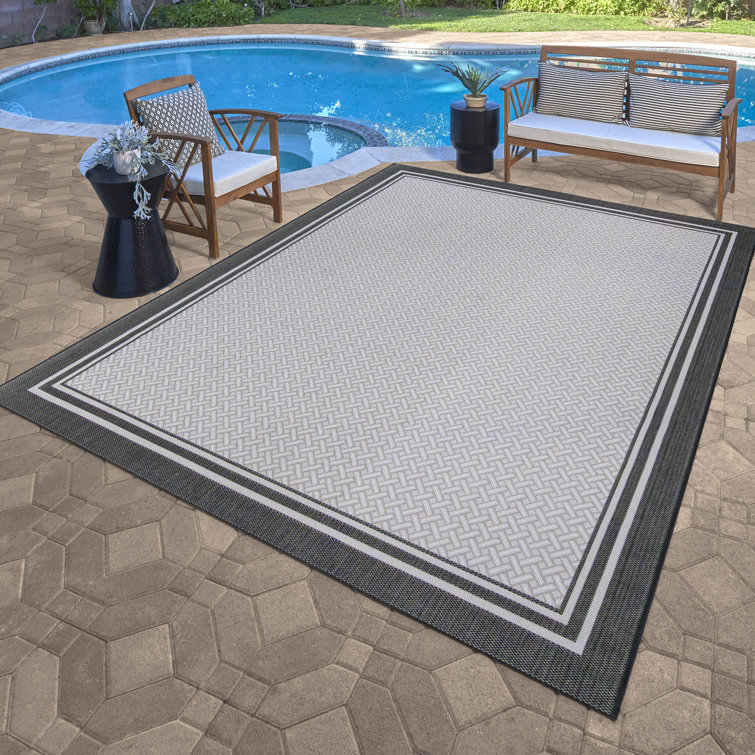Paseo Penrith White/Black Classic Border Indoor/Outdoor Flatweave Area Rug