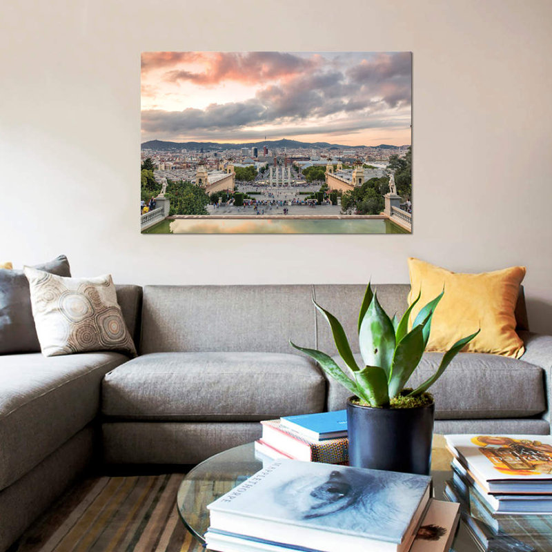 «Barcelona At Sunset, Espagne» par Matteo Colombo, impression sur toile, H 18 po x l 26 po x P 1,5 po, Pas de tapis