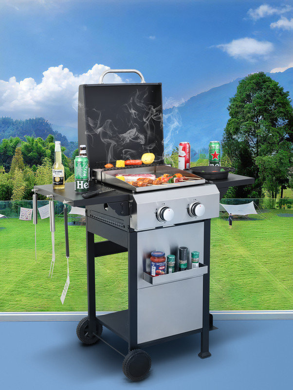Barbecue au propane à 2 brûleurs, SS Plancha, puissance de 24 600 BTU avec grilles de cuisson en émail pour barbecue, table d'appoint pliable, panier suspendu, acier inoxydable