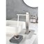 Robinet de lavabo de salle de bain à poignée simple, robinet de meuble-lavabo de salle de bain avec tuyau d'alimentation en eau-121292185