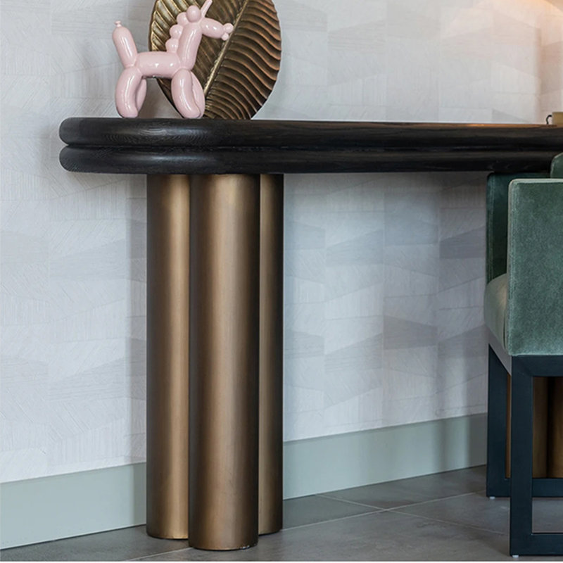 Console elliptique minimaliste de style italien.