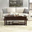 Table basse classique en noyer avec fonction de levage et compartiments pour objets décoratifs