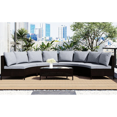 Canapé modulaire décontracté pour l'extérieur - 5 pièces avec coussins gris et table en verre demi-lune
