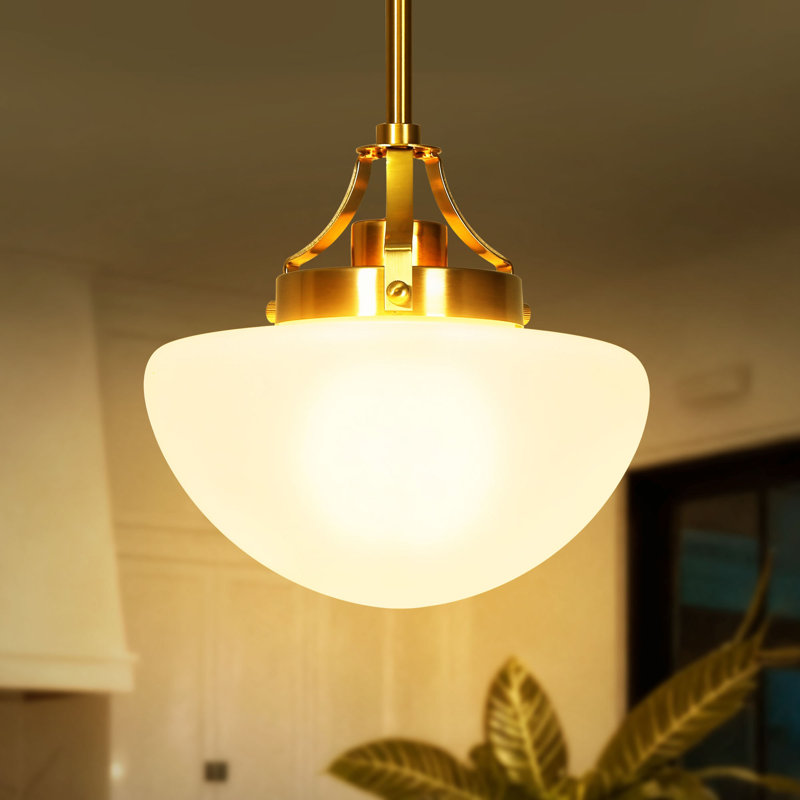 Luminaire suspendu simple avec détails en verre givré