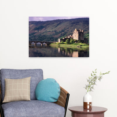 Eilean Donan Castle, Dornie, région des Highlands de Ross-Shire, Écosse, architecture contemporaine abstraite, art du paysage