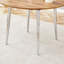 Table de salle à manger ronde extensible pour 4 à 6 personnes, panneau de fibres à densité moyenne à grain de bois brun avec pieds en métal argenté frais, transformation ovale peu encombrante-131256430