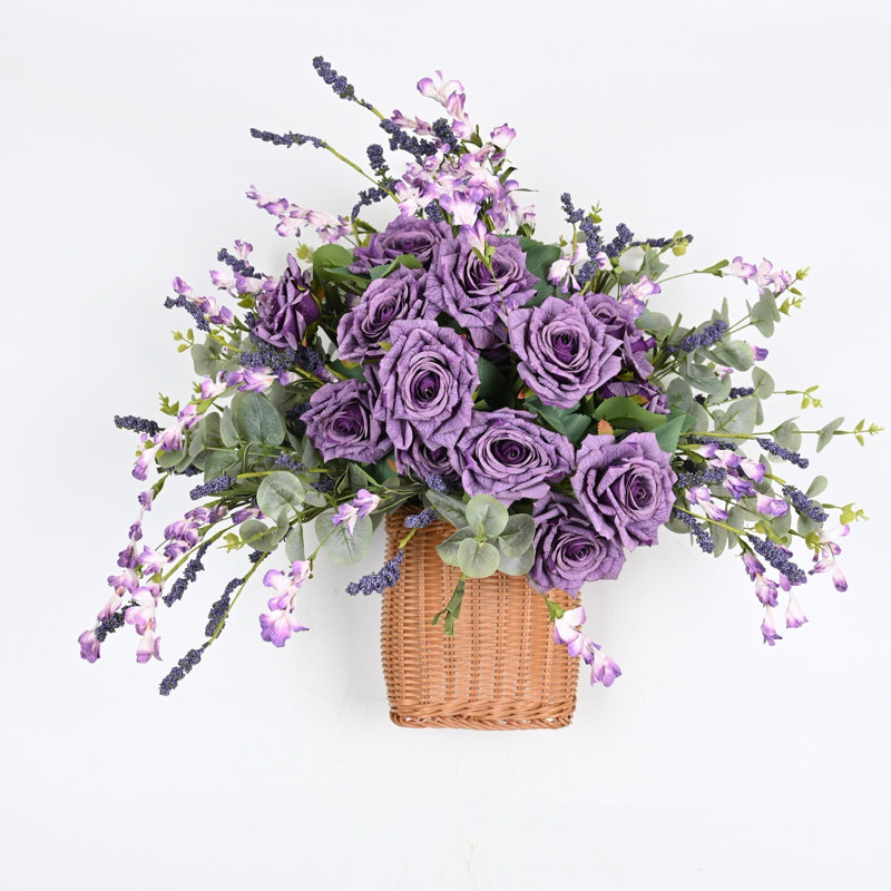 Arrangement floral de fleurs artificielles de ferme sauvage avec panier pour porte d'entrée murale, Mauve