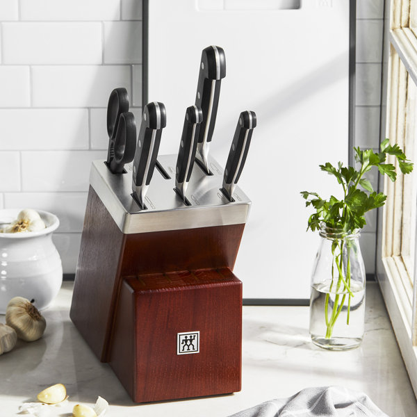 Zwilling ZWILLING Pro 7-pc Self-Sharpening Knife Block Set - Dishwasher Safe  - Curved Bolster - High-Carbon Stainless Steel - Made in Germany in the  Cutlery department at