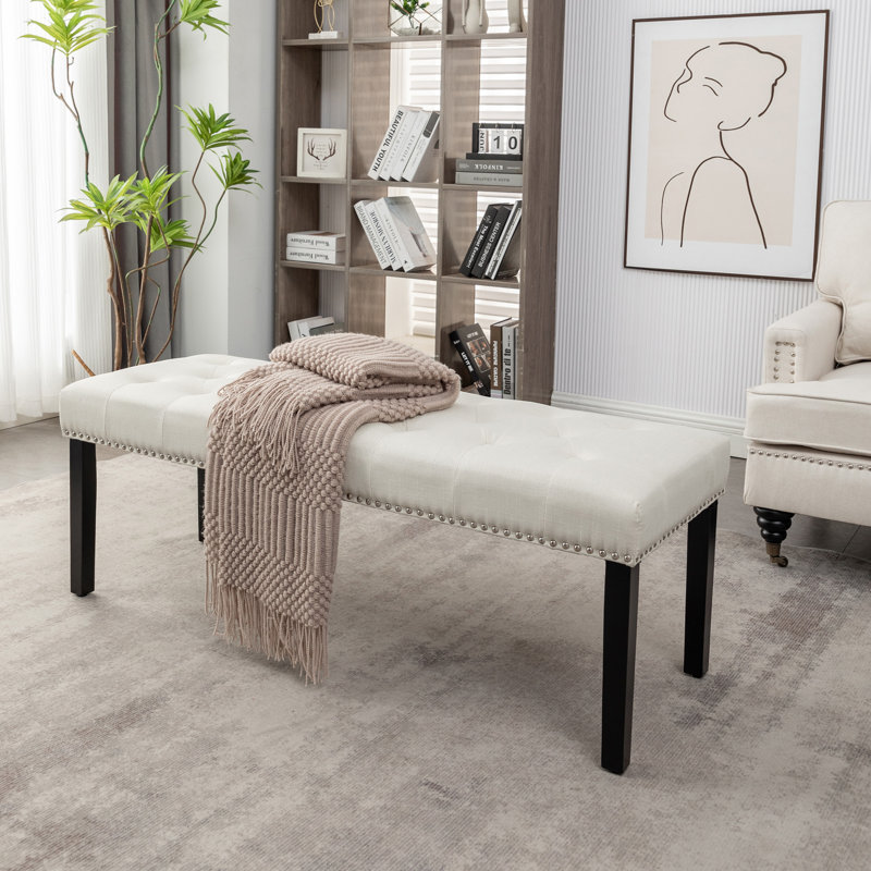 Banc capitonné en tissu avec pieds en bois d'hévéa Kinberli, Beige