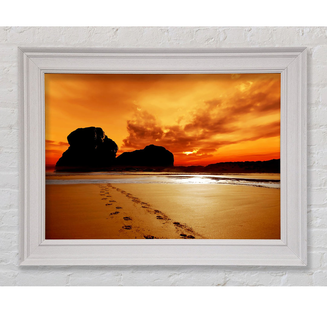 Gerahmtes Wandbild Footprints In The Orange Ocean Sand