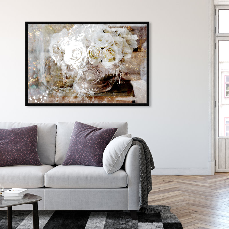 Serving Roses - Impression sur papier, H 38 po x l 56 po, Cadre noir