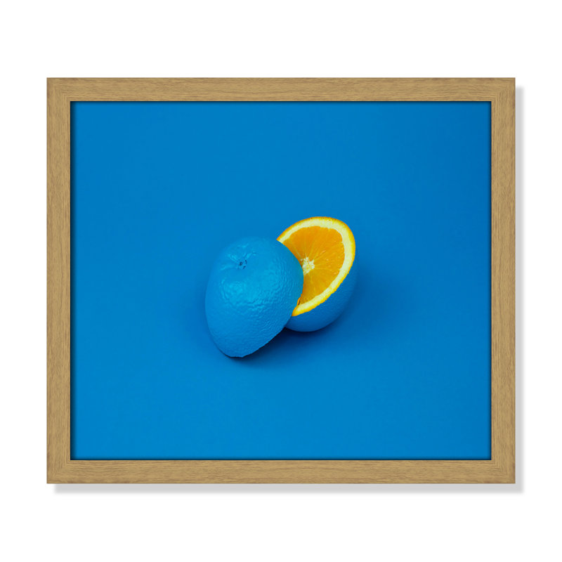 Pop orange en bleu par Davisuko, H 13 po x l 15 po x P 0,75 po, Papier naturel à cadre fin, Pas de tapis