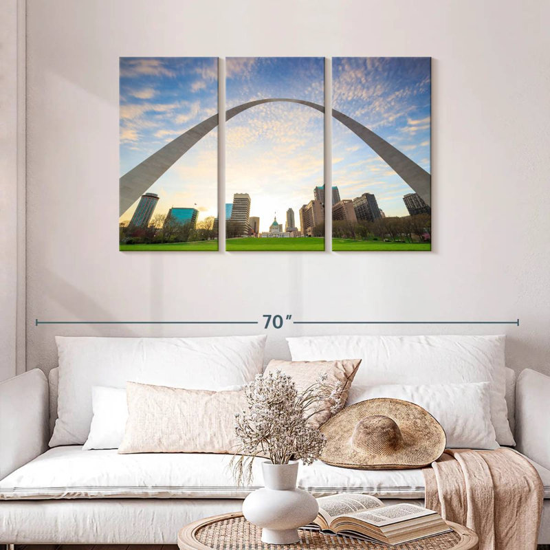 Rorry Under St. Louis Arch, 28" H x 45" W