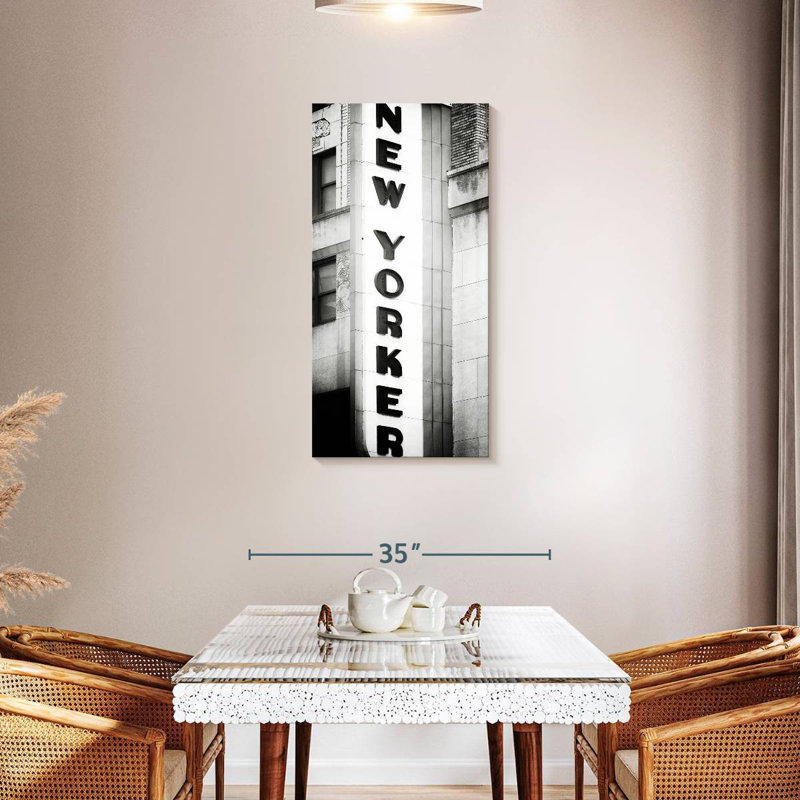 Hôtel New Yorker, H 42 po x l 21 po