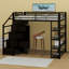 Lit mezzanine en métal avec tablettes de rangement, armoires et garde-robe