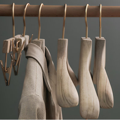 Cintres pour pantalons en bois massif - solution sans plis pour garde-robe