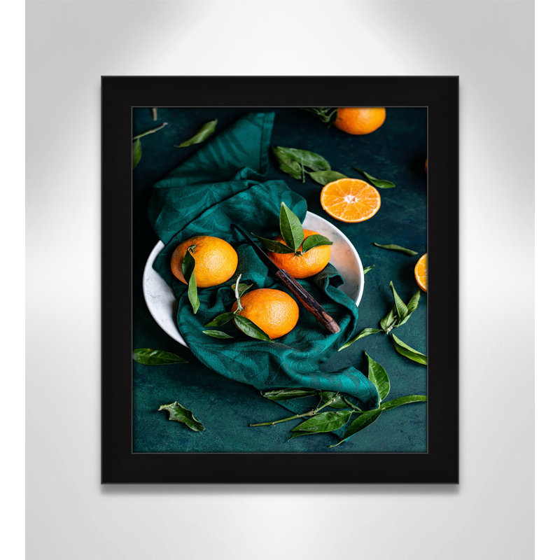 Orange Delight par - impression sur cadre simple, Cadre noir, H 16 po x l 14 po x P 0,75 po