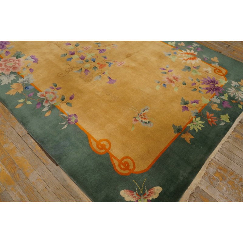 Tapis décoratif clair de couleur or jaune clair