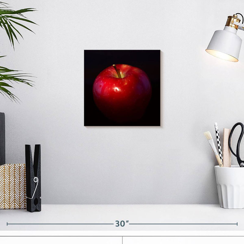Pomme rouge brillante Yarlin, H 10 pi x l 10 pi