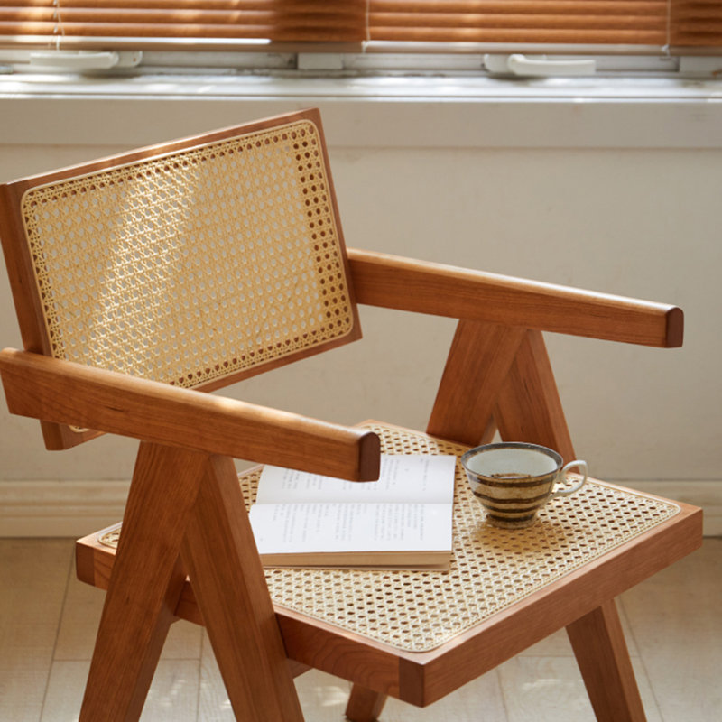 Chaise en bois massif au fini naturel