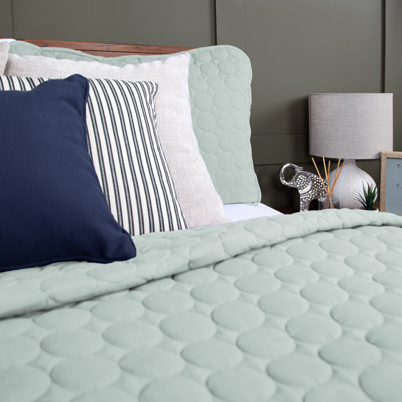 Hint of Green King Microfiber Quilt Set