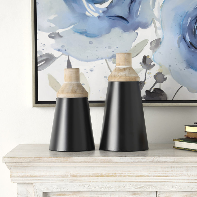 Ensemble de vases noirs en jacquari
