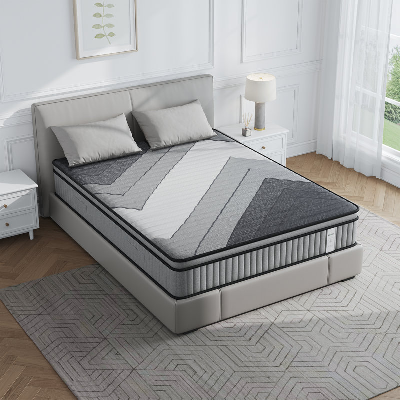 Grand matelas en mousse à mémoire de forme 10 po dans une boîte avec ressorts ensachés individuels pour isoler les mouvements et soulager la pression