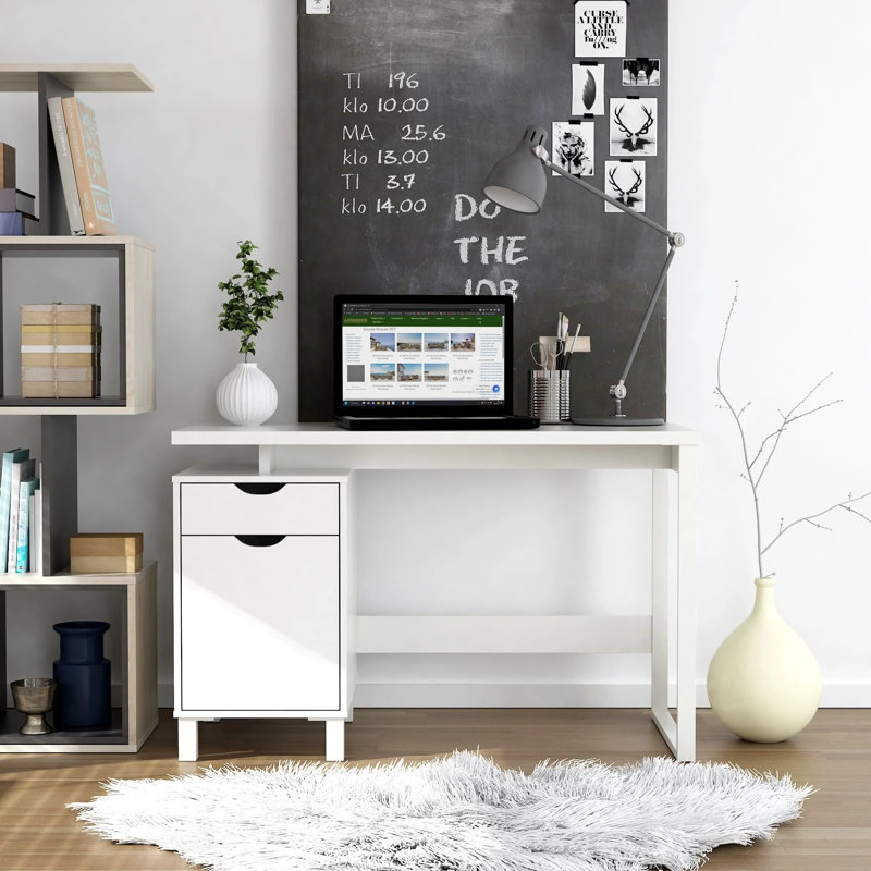 Haslev Executive Desk