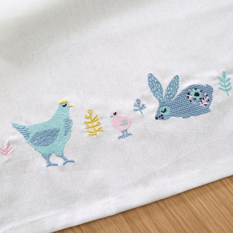 Cottage Friends Table Runner