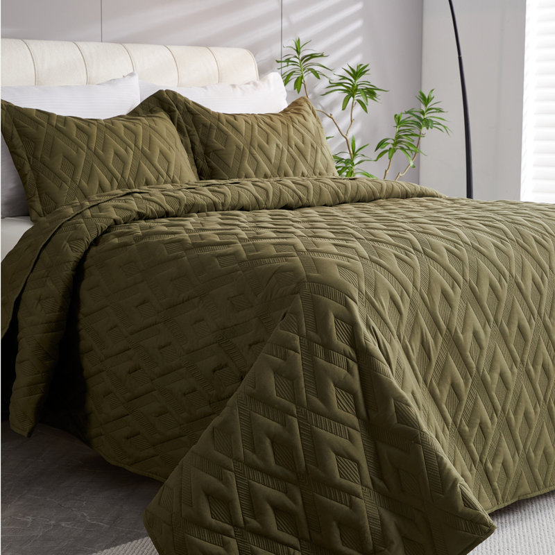 Microfiber Geometric Bedding Reversible Soft Quilt, King Quilt + 2 King Shams, Olive Green