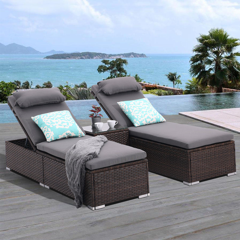 Trois ensembles de chaises longues de patio, Taupe