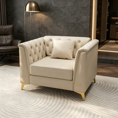 Canapé Chesterfield modulaire 1 place de luxe léger (102 cm), en similicuir avec capitonnage à boutons fait main, accoudoirs à bordure métallique et pieds fins. Comprend 1 coussin. Parfait pour le salon ou un appartement. Couleur beige.