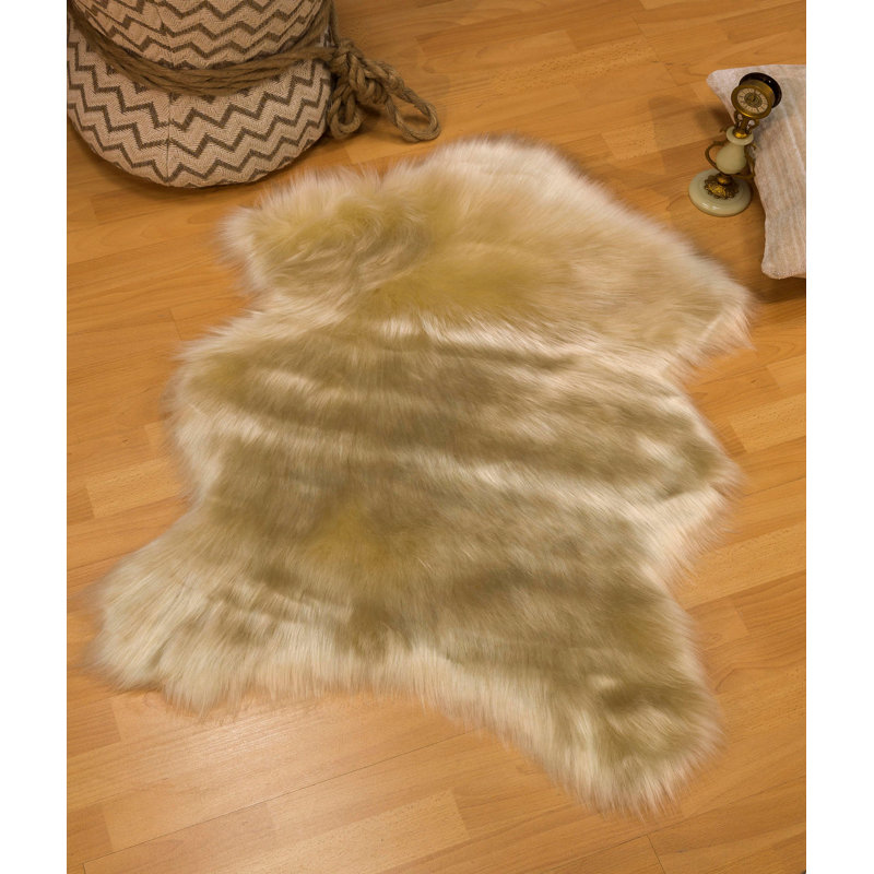 Tapis crème en polyester tissé à la machine Novelty Boxvale, Nouveauté 2 pi 7 po x 4 pi 11 po