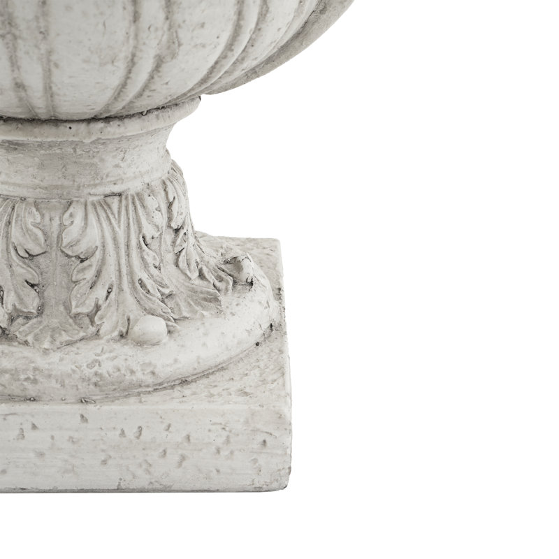 Pot de fleurs Giordano Classic MGO de 52,4 cm de hauteur, avec coupe cannelée, poignées en volute et socle, idéal pour le jardin et la terrasse.
