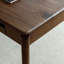 Bureau d'écriture simple et rétro en bois de noyer massif-792680098