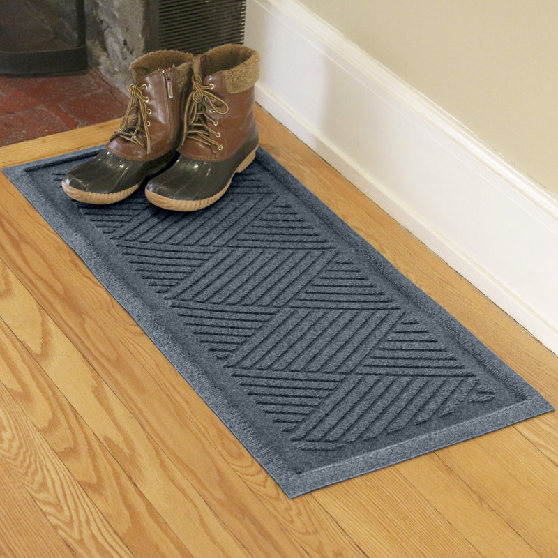 Tapis de jeu intérieur et extérieur 15 po x 36 po WaterHog® Diamonds, Gris anthracite