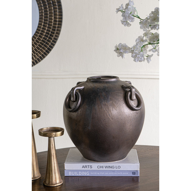 Vase rond en céramique 11,5 x 11,5 x 12 po avec finition en glacis réactif bronze et poignées en anneau sculpturales